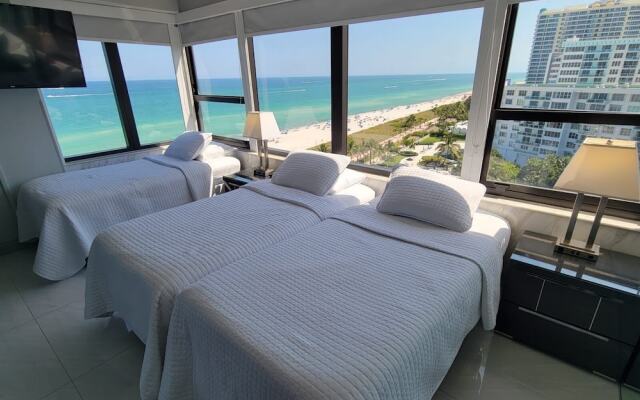 Alexander 1401 3 Bedroom Apts by RedAwning