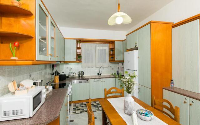 Irini's Sea View House