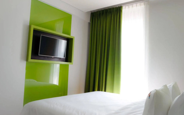 MaxOne Hotels at Pemuda
