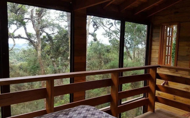 Chalé dos Tucanos- Parede de vidro com linda vista