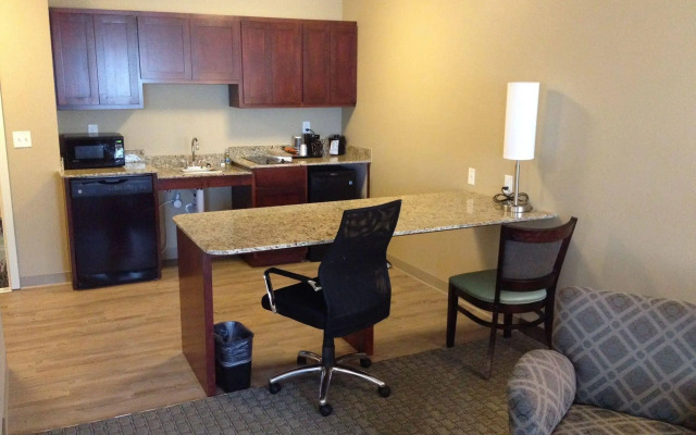 GrandStay Hotel & Suites