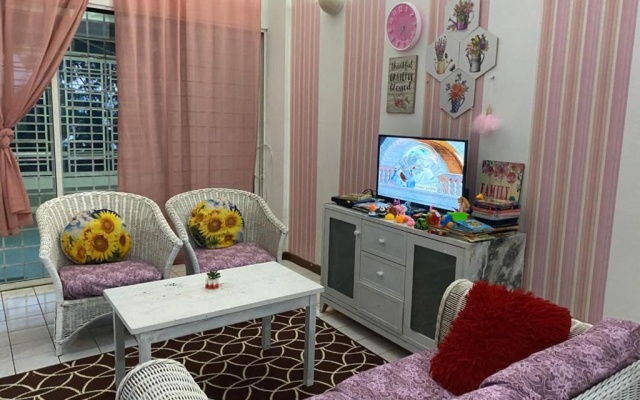 Paradise resort Apartment 2 bedroom Seaview and beachfront Family friendly unit – Guest Rooms – Port Dickson