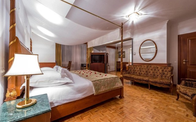 Hotel Century