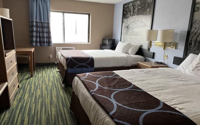 Boarders Inn & Suites by Cobblestone Hotels - Waterloo/Cedar Falls