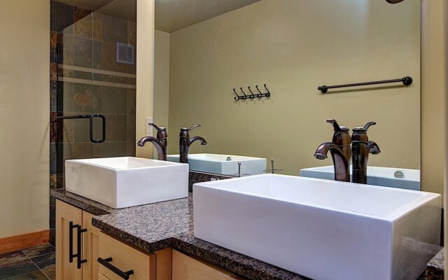 Walk to Main Street by Casago