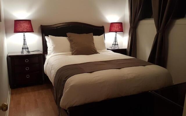 Three-Bedroom Apartment Sweet #6 by Amazing Property Rentals