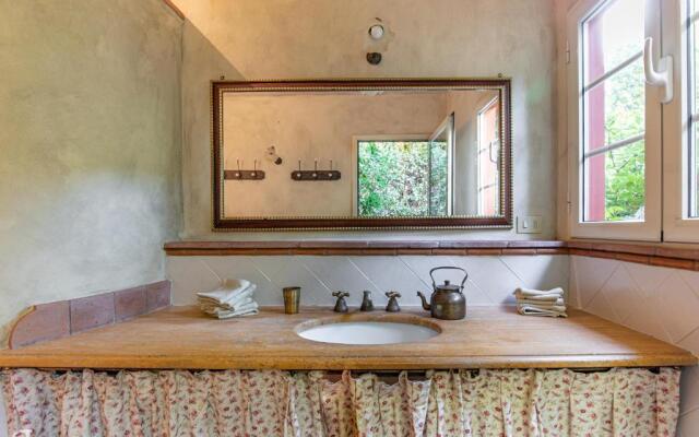Villa Liberty 1927 with heated pool in the park