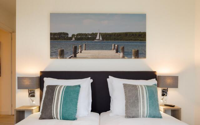 Modern Penthouse, 2 Bath Rooms Close to Lake Veere