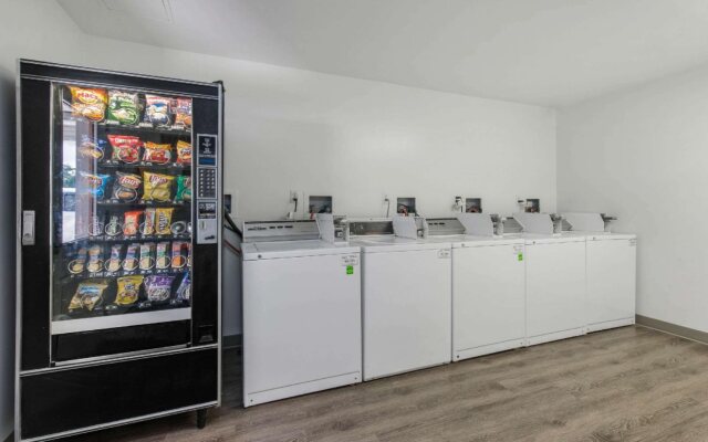 Suburban Studios Lakeland North I-4