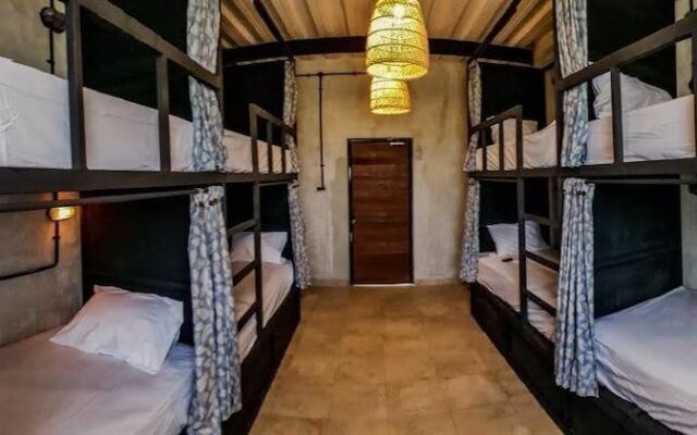 Clandestino - Hostel