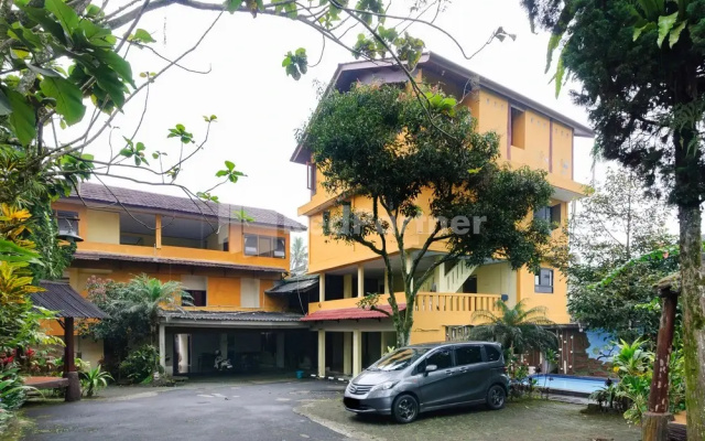 Wisma 24 at Hankam Puncak RedPartner