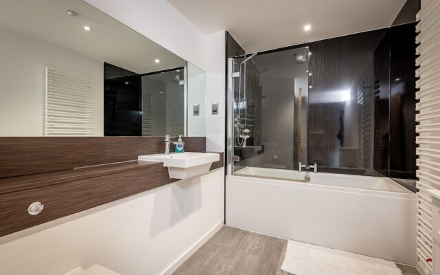 Luxury Balcony Apartment with Parking