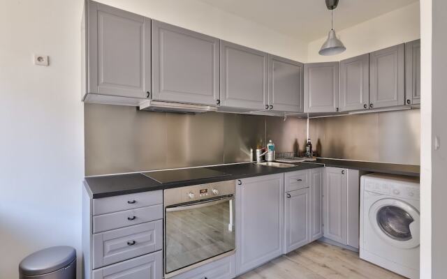 Charming 2 Room Apartment With Balcony - Paris 8ème