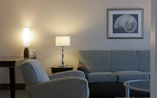 Radisson Suite Hotel Oceanfront