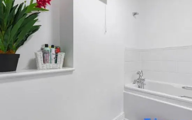 2-BR London Oasis in Woolwich