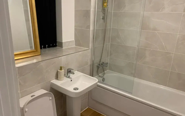 Brand New Entire 4 Bed House/multiple Parking