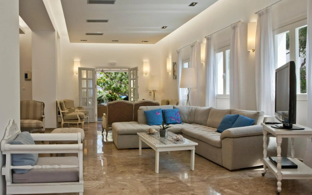 Kamari Hotel