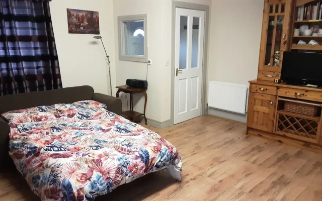 2 Bed Cottage - Sleeps 6 - Parking - Wifi