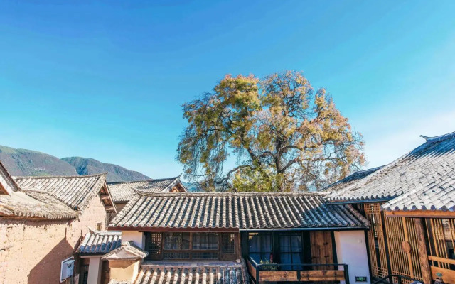Dali Shaxi Qing Jing Courtyard