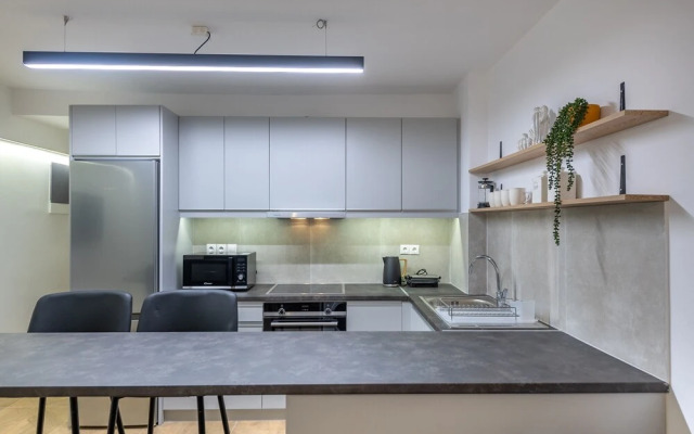 Phaedrus Living Downtown Flat Acropolis
