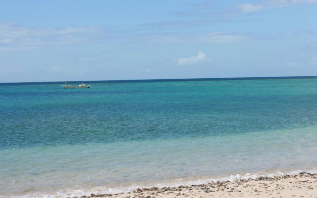 On The Beach Lue