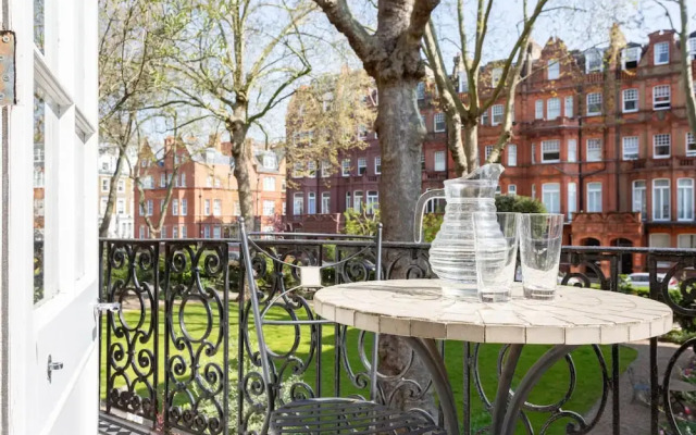 Gledhow Gardens Viii by Onefinestay