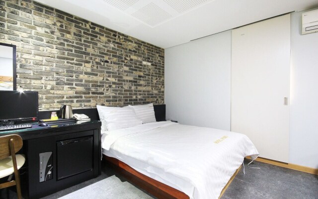 Jeonju Junghwasandong Foret Hotel