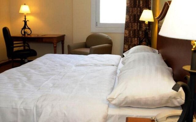 Howard Johnson Plaza Hotel