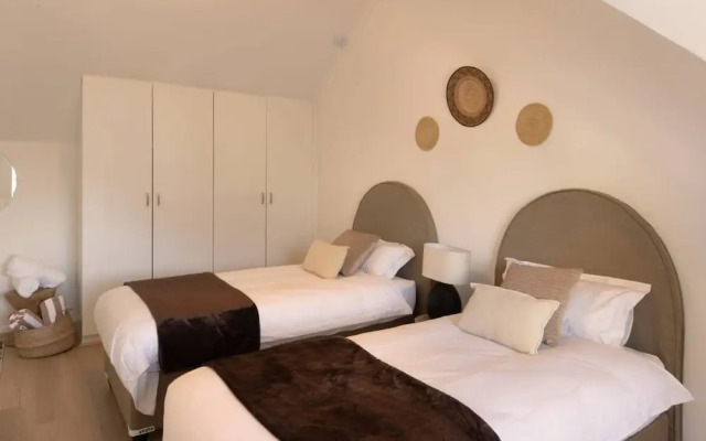 2 Bedroom Apartment, Princess Beach Club, Houtbay