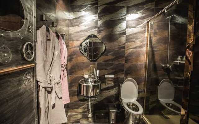 Crosme Theme Hotel