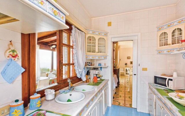 Enticing Villa in Terrasini Near the Sea