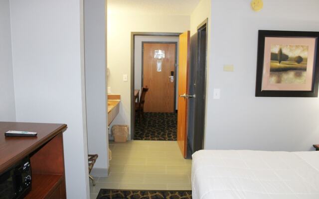 Greenlight Inn & Suites