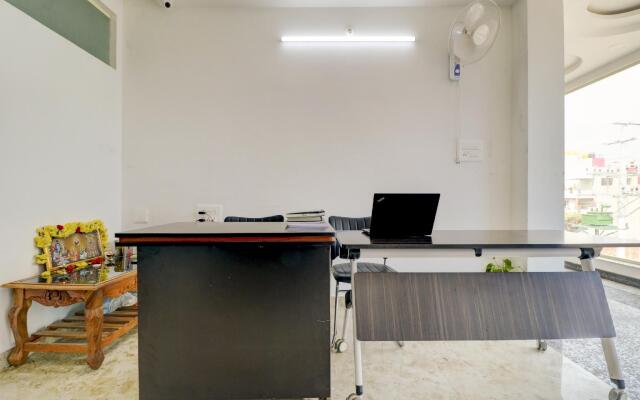 OYO 78903 Dsilver Suites