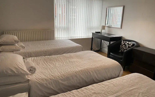 6-bed Apartment in Liverpool