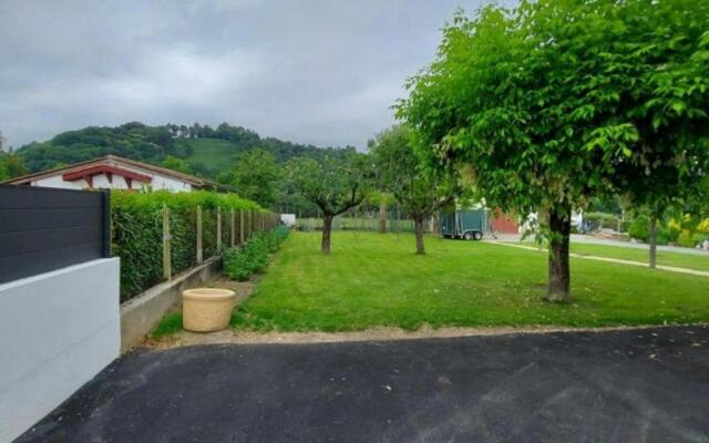 Gîte Saint-Jean-le-Vieux, 3 pièces, 5 personnes - FR-1-384-791