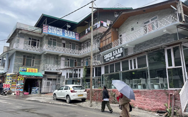 Singh Saab Rooms & Cafe