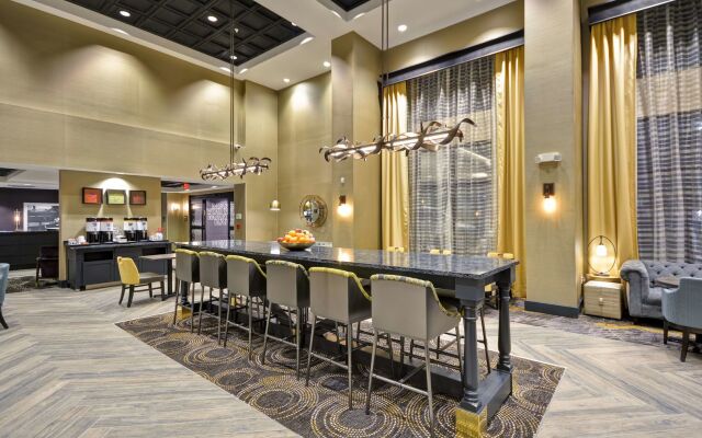 Hampton Inn & Suites Detroit/Warren