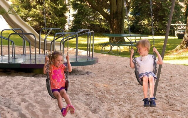 Sierra Sands Family Lodge