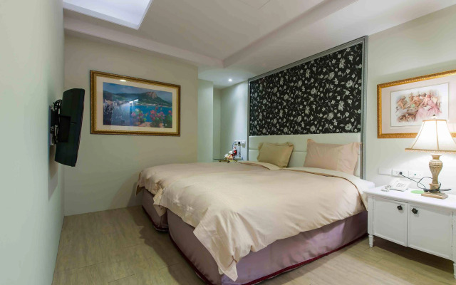 Liz Hotel