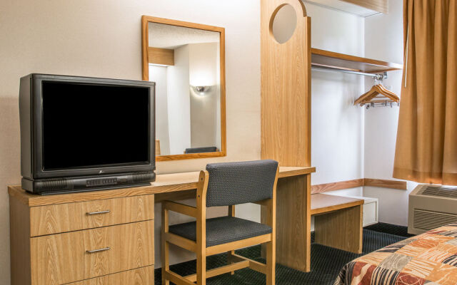 Days Inn Flint / Bishop International Airport