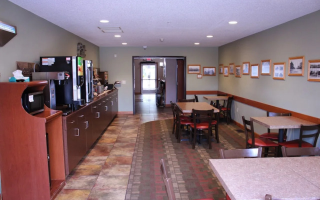 Canby Inn And Suites