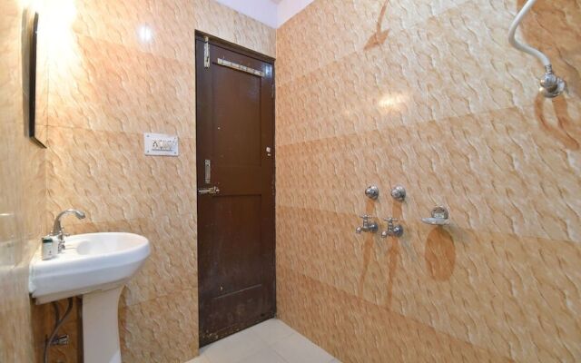 OYO 13387 Hotel Kartik