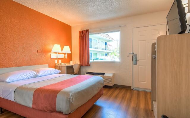 Motel 6 Los Angeles - Norwalk