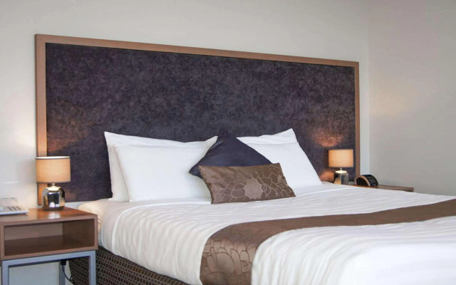 Quality Suites Central Square