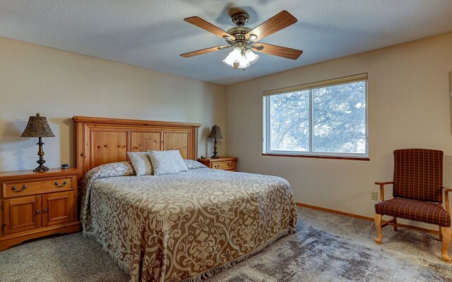 Larkspur Trail 3 Bedroom Home by RedAwning