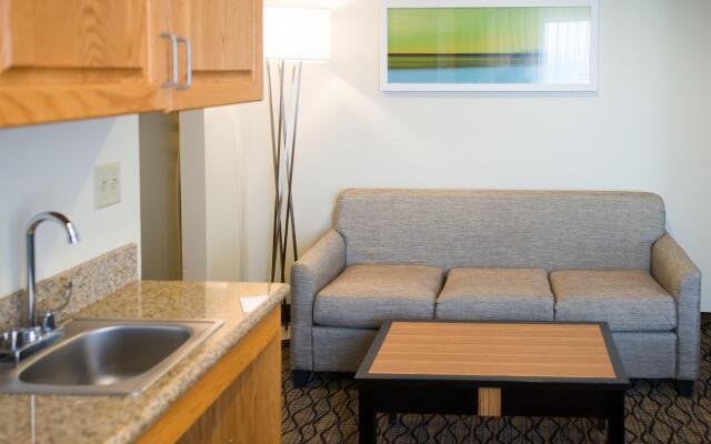 Holiday Inn Express Hotel & Suites Chanhassen, an IHG Hotel