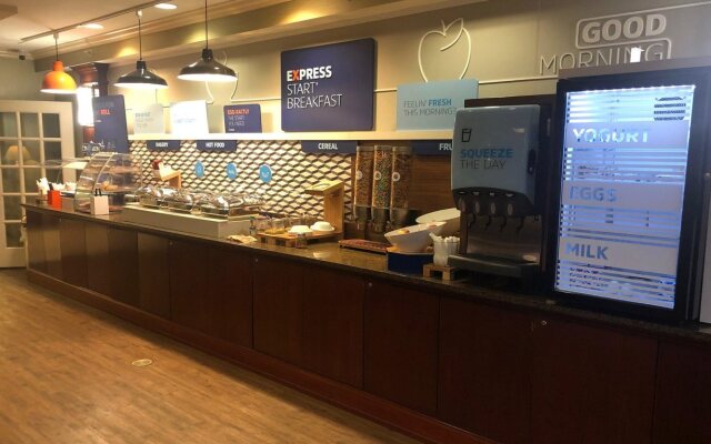 Holiday Inn Express Hotel & Suites Buffalo-Airport by IHG