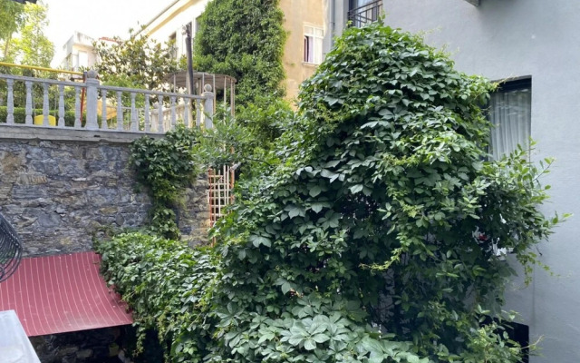 Apartment With Balcony Close to Taksim in Cihangir