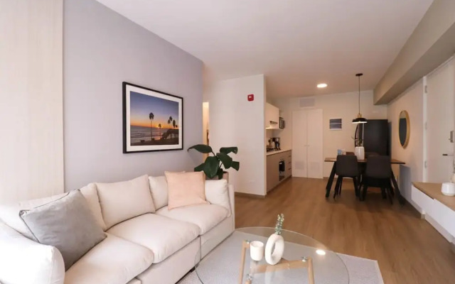 w Lively 2BR With Balcony in Miraflores