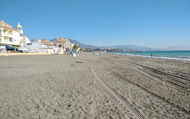 Top Floor Apt Close To Duquesa